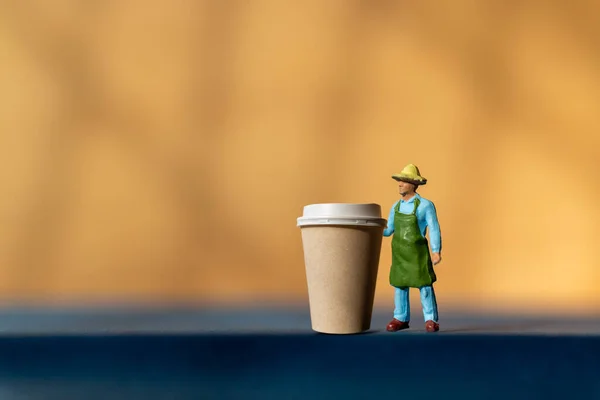 Miniaturmenschen Und Coffee Tasse Kaffee Lieferkonzept — Stockfoto