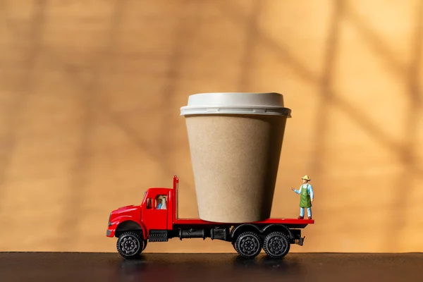 Persone Miniatura Coffee Cup Concetto Consegna Del Caffè — Foto Stock