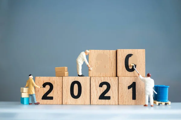 Equipo Trabajadores Miniatura Pintado Número 2021 Eliminar Número 2020 Feliz — Foto de Stock