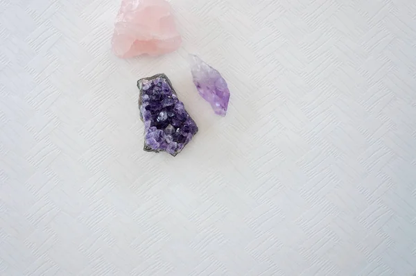 Cristales Curativos Coloridos Antiguos Piedras Preciosas Sobre Fondo Blanco Punto — Foto de Stock