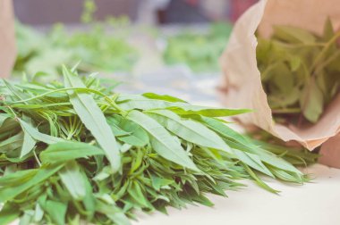 Fin yabani otlar bir grup düz doğadan toplanan. Finlandiya doğada ekolojik çiğ gıda sağlıklı ve besleyici olan teklifler ve vitaminler güvende tutacağız kurutma tarafından