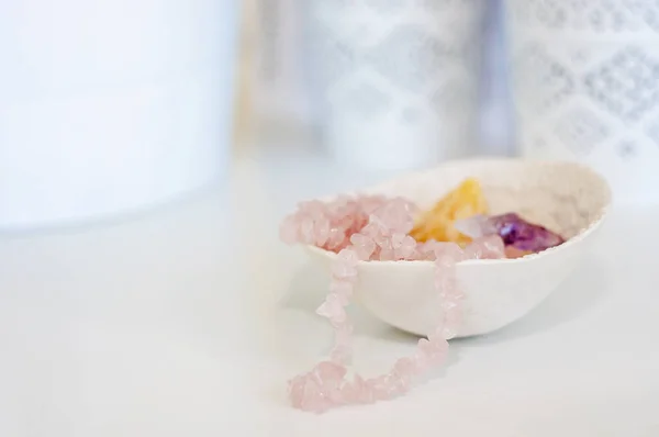 Healing crystals / gemstones and a rose quartz necklace on a whi — Stock Photo, Image