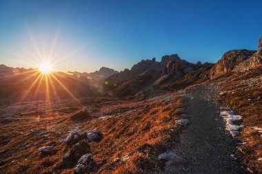 Tre Cime di Lavaredo güzel gün batımı, Dolomites Alpler, Ital