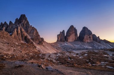 Tre Cime di Lavaredo güzel gün batımı, Dolomites Alpler, Ital