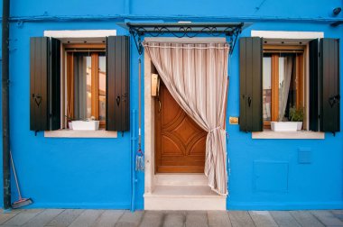 İtalya, Burano 'daki ünlü renkli binalar