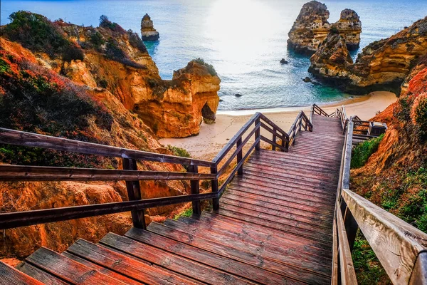 Bellissimo orizzonte vista oceano Atlantico con spiaggia sabbiosa, rocce a — Foto Stock