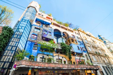 Viyana, Avusturya - 2 Nisan 2019: ünlü turistik mekan renkli 