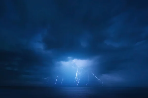Summer storm, dramatic sky  and amazing lightnings over the ocea — Stock Photo, Image
