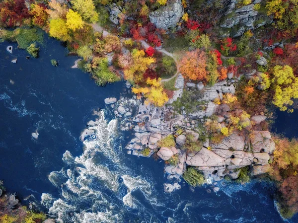 Aerial drone view of colorful forest, blue river and rocks. beau — Stock Photo, Image