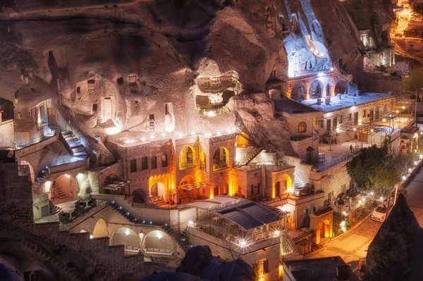 Night view of Goreme, Cappadocia, Turkey. A world-famous touris — Stock Photo, Image