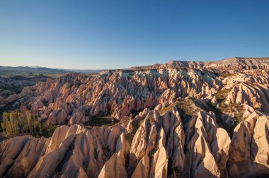 yukarıdan gün batımında ünlü Kızıl Vadi görünümü. Nevşehir, Türkiye