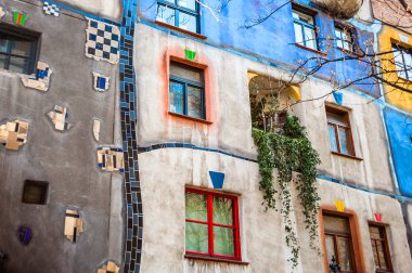 Viyana, Avusturya - 2 Nisan 2019: ünlü turistik mekan renkli 