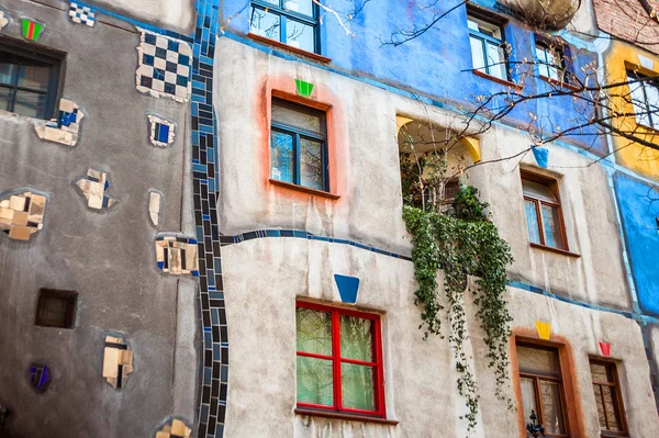 Viyana, Avusturya - 2 Nisan 2019: ünlü turistik mekan renkli 