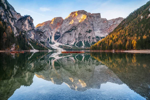 有名なイタリアの山の湖 イタリアのラーゴ ブライス — ストック写真