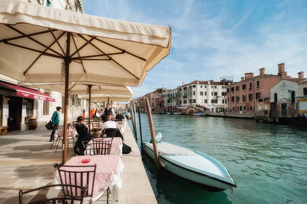 Венеция Италия Октября 2017 Узкие Старые Улочки Знаменитая Гондола Гранд — стоковое фото