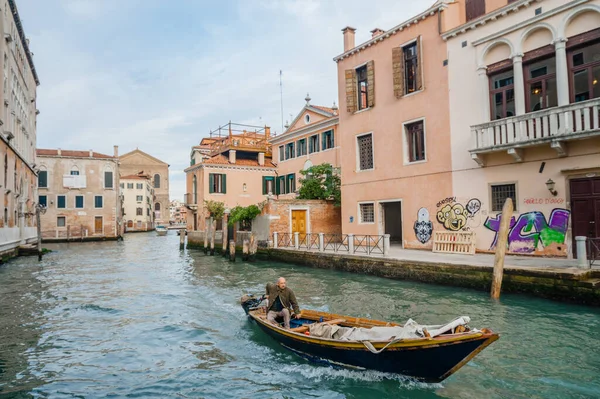 Veneza Itália Outubro 2017 Ruas Estreitas Antigas Gôndola Famosa Grande — Fotografia de Stock