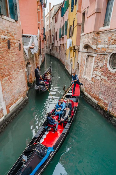 Veneza Itália Outubro 2017 Ruas Estreitas Antigas Gôndola Famosa Grande — Fotografia de Stock