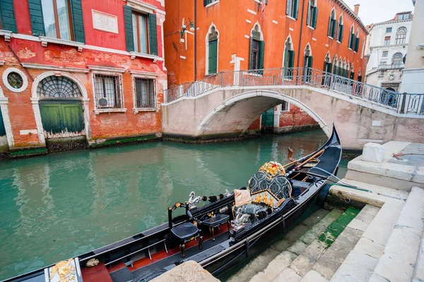 Veneza Itália Outubro 2017 Ruas Estreitas Antigas Gôndola Famosa Grande — Fotografia de Stock