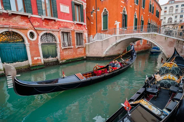 Venedig Italien Oktober 2017 Enge Alte Gassen Und Berühmte Gondeln — Stockfoto