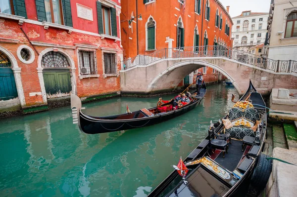 Veneza Itália Outubro 2017 Ruas Estreitas Antigas Gôndola Famosa Grande — Fotografia de Stock