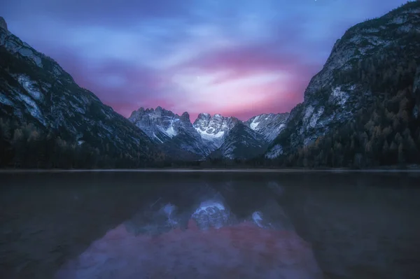日の出の美しい山の湖 Cortina Dolomites Alps イタリア — ストック写真