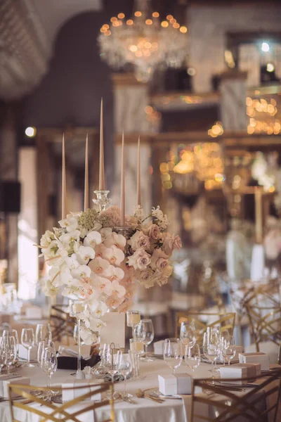 Decorações Casamento Com Flores Velas Decoração Banquete Imagem Com Foco — Fotografia de Stock