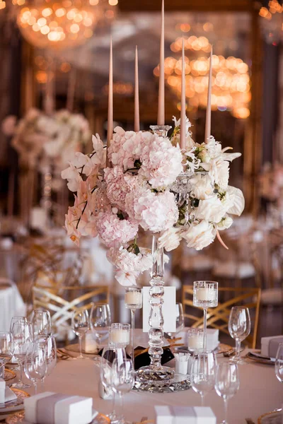 Decoraciones Boda Rústica Con Flores Velas Decoración Del Banquete Imagen —  Fotos de Stock