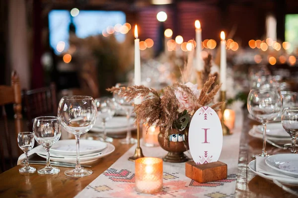 Rustic Wedding Decorations Flowers Candles Banquet Decor Picture Soft Focus — Stock Photo, Image