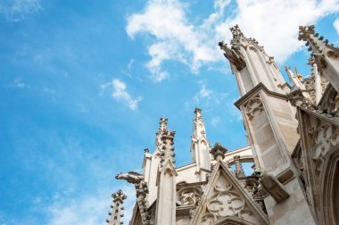 Viyana, Avusturya - 4 Nisan 2019: Ünlü Votiv Kilisesi (Votivkirche)