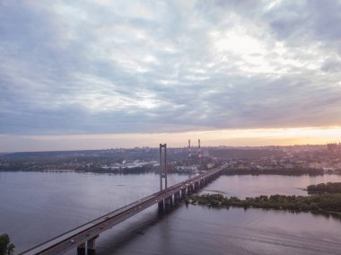 Hava şehri manzarası. Kuş gözü, drone atışı.