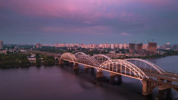 Вид Повітряне Місто Яскраві Будівлі Міст Заході Сонця Дрон Постріл — стокове фото