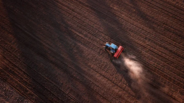 Vista Aérea Trator Combinar Campo Cultivo Tiro Drone Imagem Com — Fotografia de Stock