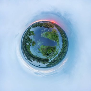 Küçük yeşil gezegen. Küresel Panorama 360. 