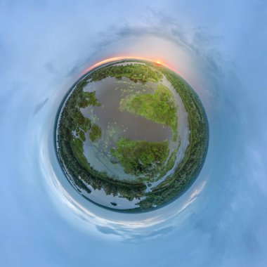 Küçük yeşil gezegen. Küresel Panorama 360. 