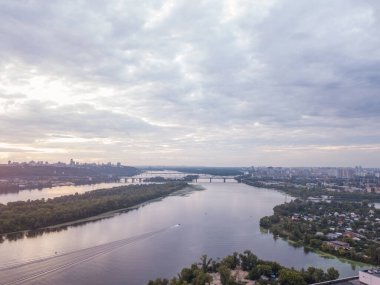 Hava şehri manzarası. Kuş gözü, drone atışı.
