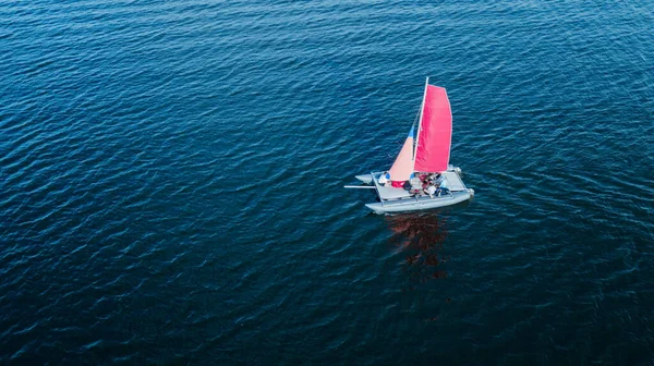 Yate Lujo Navegando Mar Abierto Vista Aérea Disparo Dron Imagen — Foto de Stock