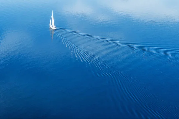 Роскошная Яхта Плавающая Открытому Морю Вид Сверху Беспилотник Картинка Пробелами — стоковое фото