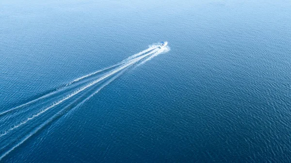 Роскошная Яхта Плавающая Открытому Морю Вид Сверху Беспилотник Картинка Пробелами — стоковое фото