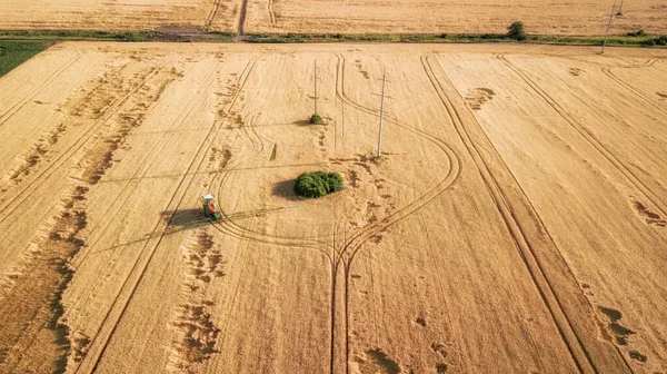 Moderne Landwirtschaftliche Geräte Und Maschinen Zum Sprühen Von Weizenfeld Saisonarbeiten — Stockfoto