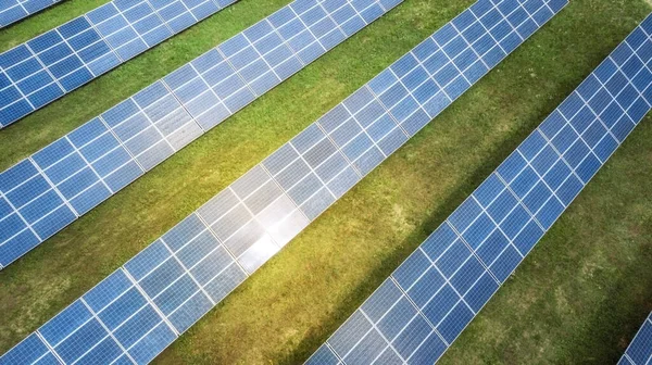 Aerial View Solar Panels Green Lawn Drone Shot Bird Eye — Stock Photo, Image