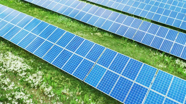 Aerial View Solar Panels Green Lawn Drone Shot Bird Eye — Stock Photo, Image