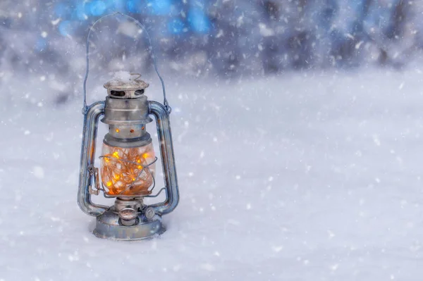 Ретро Старая Винтажная Лампа Зимний Фон — стоковое фото