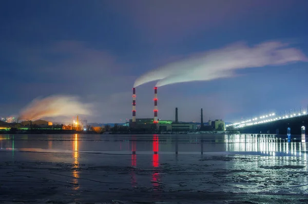 Промышленный Ночной Вид Города Зимний Городской Пейзаж — стоковое фото