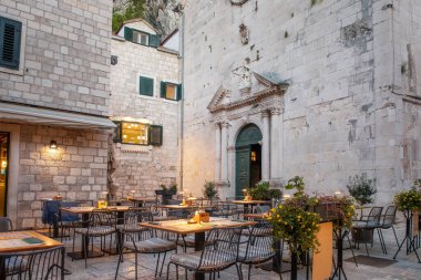 Hırvatistan 'ın Dalmaçya bölgesindeki ünlü eski kasaba ve liman Omis, Split-Dalmaçya İlçesi.