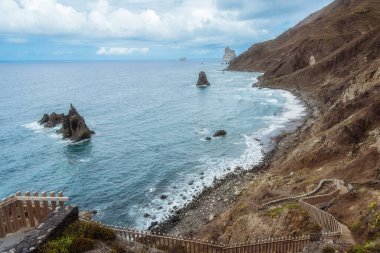 İnanılmaz Atlantik kıyıları. Benijo plajı, Tenerife, Kanarya adası