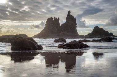 İnanılmaz Atlantik kıyıları. Benijo plajı, Tenerife, Kanarya adası