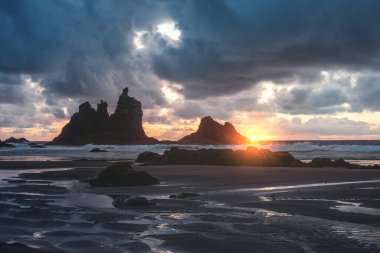Sinset 'teki inanılmaz Atlantik kıyı şeridi. Benijo Sahili, Tenerife, Kanarya Adaları