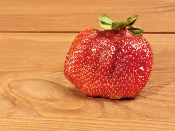 Grote Rode Rijpe Aardbeien Een Houten Achtergrond Sluit Maar Macrofotografie — Stockfoto