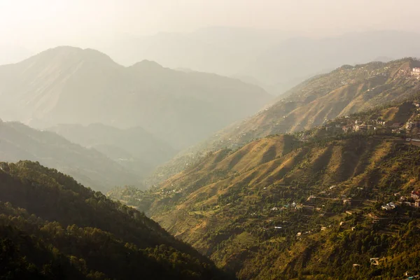Uma Vista Espetacular Das Cordilheiras Verdes Que Rodeiam Cidade Shimla — Fotografia de Stock