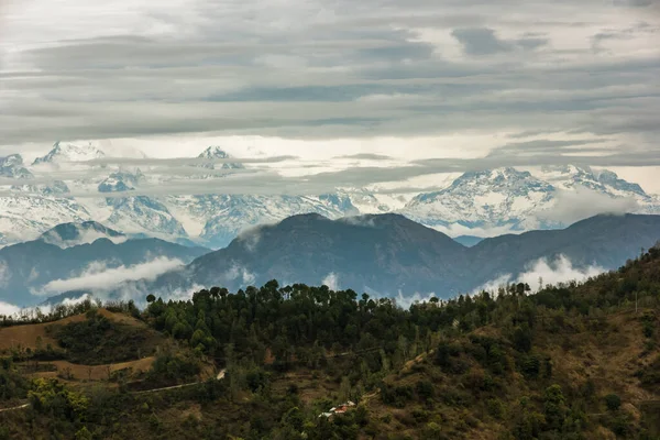 Paisaje Dramático Nubes Oscuras Que Cubren Cordillera Nevada Annapurna Ciudad — Foto de Stock